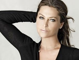 'Hülya Avşar'ın bacaklarını dikizledi'