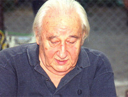 Usta gazeteci hastaneye kaldırıldı