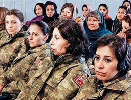 Türk kadın subaylar Karzai'yi dinledi