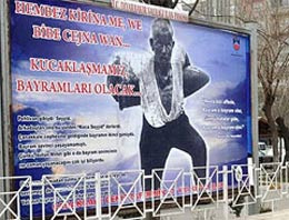 Diyarbakır'da Kürtçe Çanakkale afişi